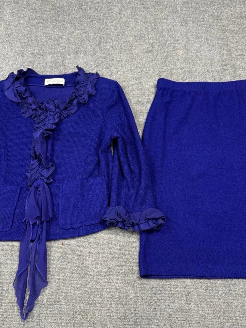 St. John Collection Blue knit skirt suit features a jacket Size 12